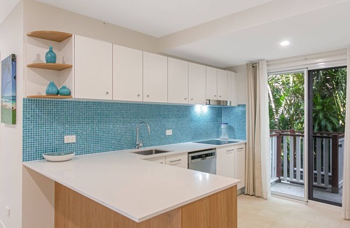 Currumbin House | Ocean Blue on Currumbin Hill - Pet Friendly - Linen Provided!