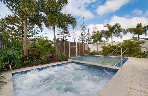 Broadbeach Apartment | Ocean Pacific Resort - Official