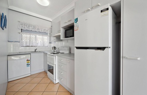 Coffs Harbour Apartment | Ocean Parade 6 - Coastal 2-Bedroom Apartment Opposite Park Beach