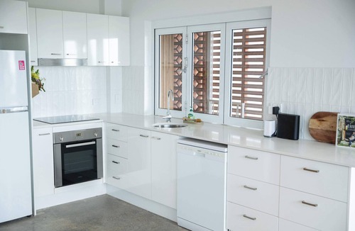 Bilinga Apartment | Ocean View Bilinga Stay | Sleeps 4 + E-Bikes