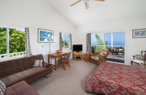 Kalaoa House | Ocean View, Full Kitchen, Gorgeous Top Floor Suite surrounded by Tropical Garden