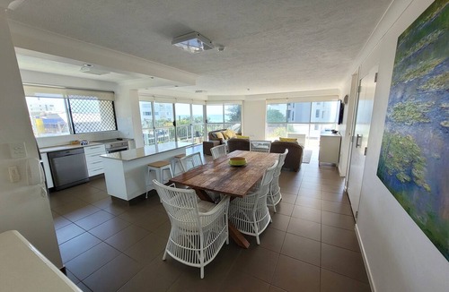 Surfers Paradise Apartment | Ocean Views,Opposite Beach & Park, Wi-Fi, Parking-U11