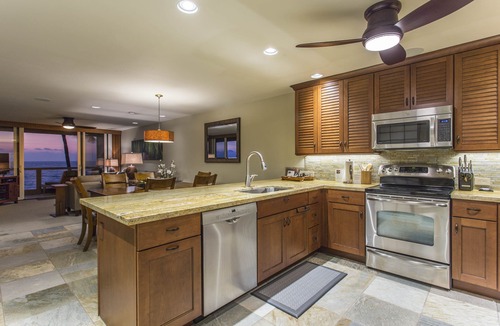 Kahaluu-Keauhou Condo | 🏖️Oceanfront Kona Condo | Lanai + Pickleball