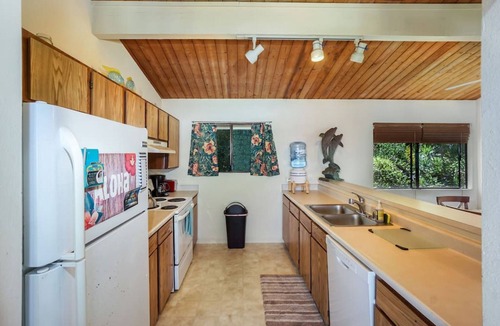 Opihihale House | Oceanview Escape in Captain Cook | Peaceful Island Retreat