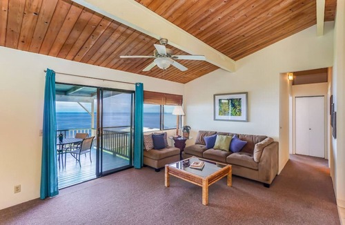 Opihihale House | Oceanview Escape in Captain Cook | Peaceful Island Retreat