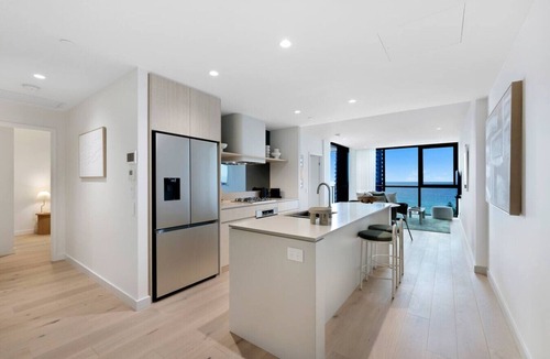 Mermaid Beach Apartment | Oceanview Getaway | 2B Apartment. Pool. Parking