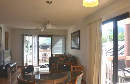 Nawiliwili Condo | Oceanview Kalapaki Beach Healthy/Non-toxic 2-bedroom condo with WiFi, AC
