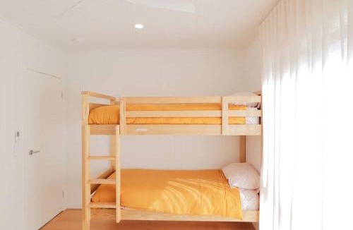 Tenterfield House | Off-Grid Farm Stay with Scenic Views