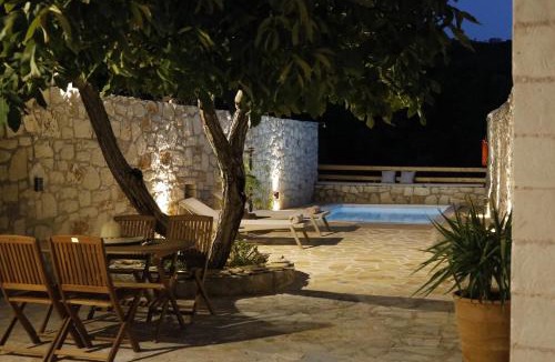 Gavalochori Apartment | Ontas by Praxithea Traditional Home & Pool