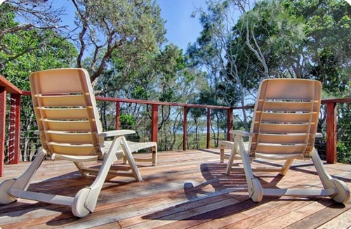 Suffolk Park Cottage | Open concept living with 2 en suite bedroom cottage 1 minute walk to the beach.