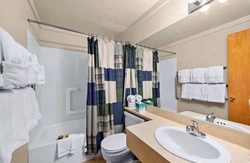 Estes Park Ski Chalet | Our lower chalet sleeps up to 6, and has epic views of the continental divide!