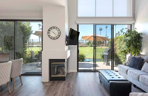 Palm Desert Condo | Palm Desert Retreat w/Fantastic View of Golf Course, Lakes and Mountains - 3 Bed