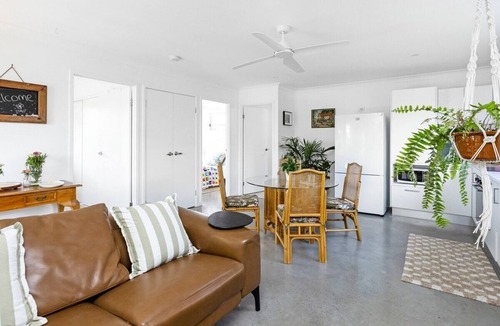Pottsville House | Pandanus Breeze - 3 min to beach + pet friendly