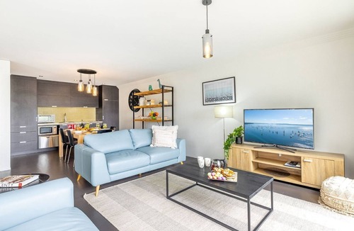 Nelson Bay Apartment | Paradiso, 4,4 Laman St - Unit with aircon, wi-fi, pool and in the heart of town, water views