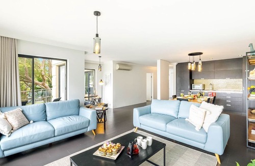 Nelson Bay Apartment | Paradiso, 4,4 Laman St - Unit with aircon, wi-fi, pool and in the heart of town, water views