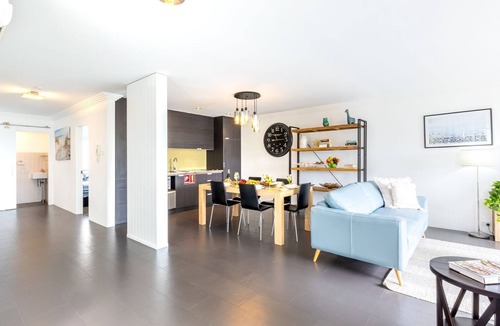 Nelson Bay Apartment | Paradiso, 4,4 Laman St - Unit with aircon, wi-fi, pool and in the heart of town, water views