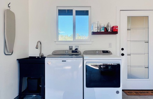 Ocean View House | Peaceful, stylish, modern Hawaiian getaway on one acre with views and stars!
