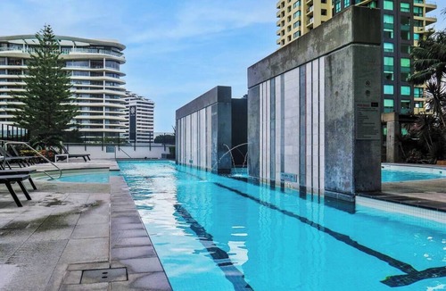 Broadbeach Apartment | Perfect beach pad Oracle Tower 2 Lvl 8 Parking
