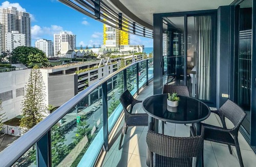 Broadbeach Apartment | Perfect beach pad Oracle Tower 2 Lvl 8 Parking