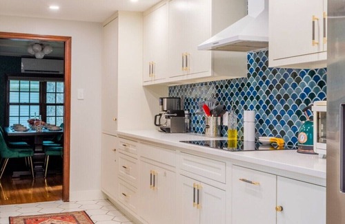 Saugerties House | PERFECT RETREAT Pvt, Hot Tub, 2 Fireplaces, Outdoor Kitchen, Heated Pool