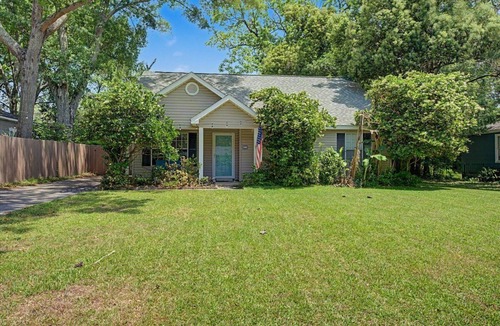 Mobile House | Pet Friendly home with secure yard in charming Mid Town Mobile