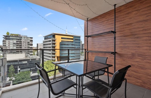 South Brisbane Apartment | Pet Friendly! South Brisbane One Bedroom Apartment