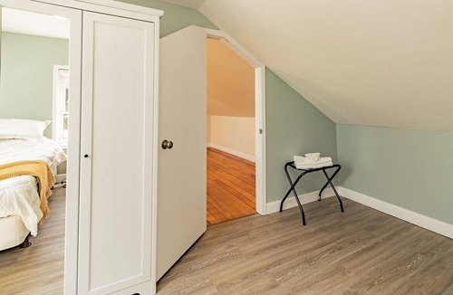Goderich Cottage | PetFriendly+King Bed+Netflix+GameRoom