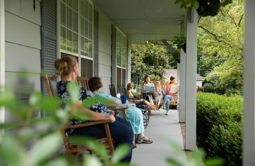 Opelika Cottage | Pond House on the Plains, Auburn, Firetruck rides
