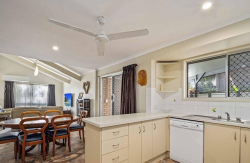 Pottsville Villa | Potts on the Rocks!