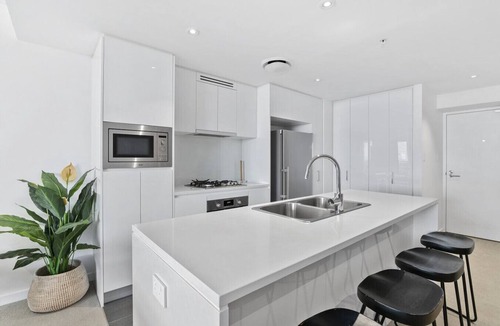 Brisbane Central Business District Apartment | Premium 2-Bed 2-BathSkytower Uptown Apartment | Central Park-Style Views