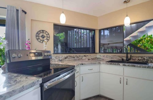 Princeville Condo | Princeville - 5BR Condos - Sleeps 14
