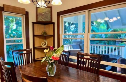 Kealakekua House | Private paradise organic farm stay with ocean view, nestled in banana grove