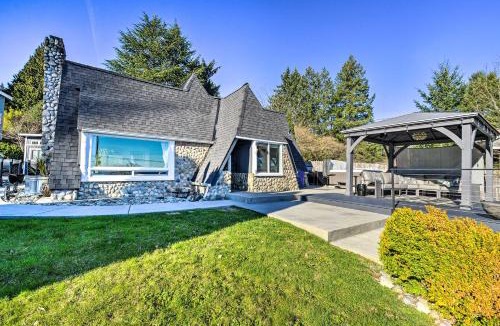 West Hills House | Puget Sound Cabin with Hot Tub and Water Views!