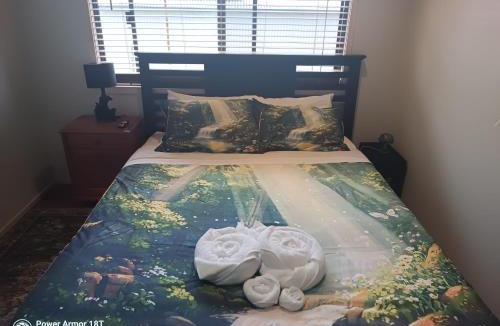 Repentance Creek Hotel | Quand0ng Valley Inn The Waterfall Room