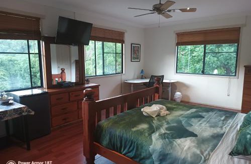 Repentance Creek Hotel | Quand0ng Valley Inn The Waterfall Room