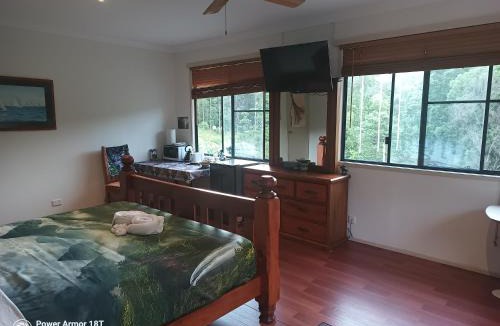 Repentance Creek Hotel | Quand0ng Valley Inn The Waterfall Room