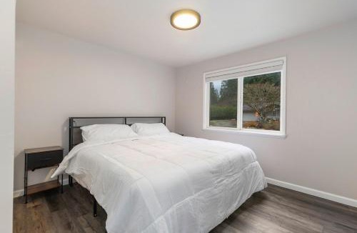 North Creek House | Quiet 3BR Retreat - Near Woodinville Wine Country