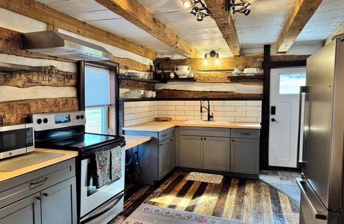 Orrtanna House | Quiet and secluded, Civil War-era log farmhouse near Historic Gettysburg for 8