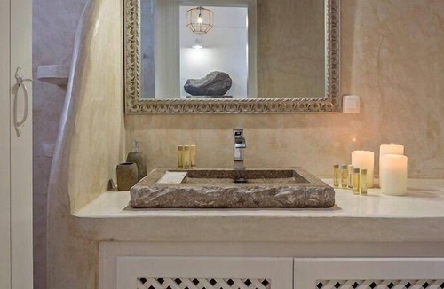 Imerovigli Villa | R 3410 Villa Jabari With Bath Amenities ,Outdoor Jacuzzi & Sitting Area.