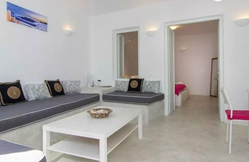 Imerovigli Villa | R 387 Deluxe Suite with Shared Pool incl Breakfast