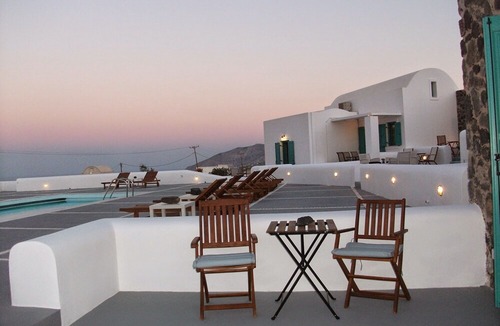 Imerovigli Villa | R 388 Two Bedroom Villa with Pool Breakfast Inc