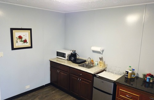 Hilo Apartment | Rainbow Hale, Unit 2—a delightful and convenient pet-friendly retreat.