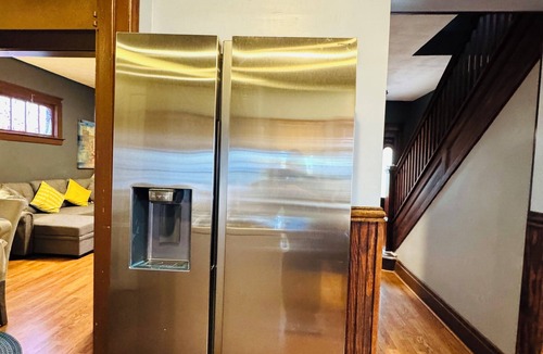Niagara Falls House | Rainbow Inn on the Walnut Avenue , 3bed room, 2full bath, double parking, WiFi