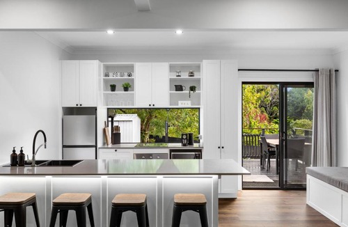 Springbrook Apartment | Rainforest Retreat Fire Pit, Deck & Rainforest Walk