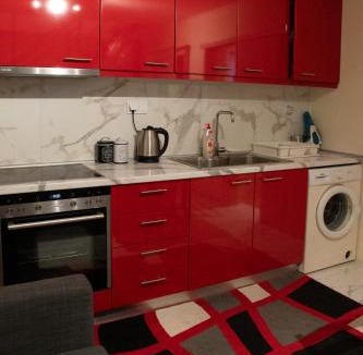 Akovitika Apartment | Red Harmony by the sea Pool and balcony