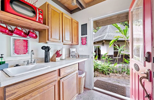 Holualoa Cottage | RED Writer’s Cottage TA-038-749-9520-01