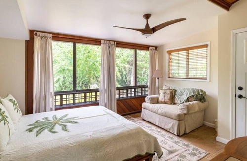 Kahaluu Bay Villa | Reefside Suite at Seaspray Ocean View