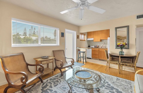 North Beach Apartment | Relaxed Beach living - 1 Bed/1 Bath with Private Garden, steps to Ocean