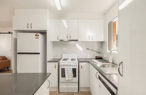 Centenary Heights Apartment | Relaxed Comfort in Quiet Leafy Surrounds!