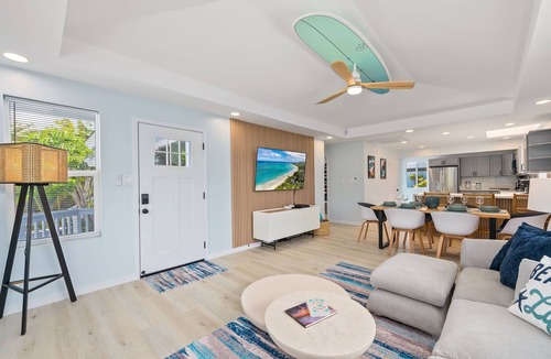 Kalama Tract Villa | Relaxing 5bd/3ba Kailua Home Just Steps from Kailua Beach with Wifi and A/C